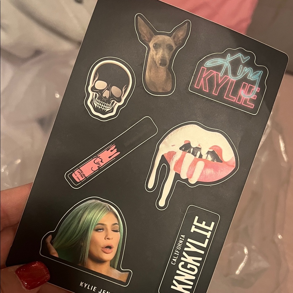 Kylie Cosmetics White Dog Face Tee - Picture 5 of 6